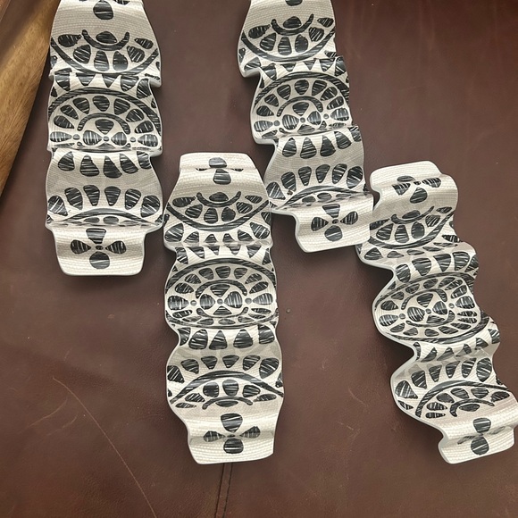 Black and White Taco Holder Serveware with Intricate Patterns - Picture 3 of 3